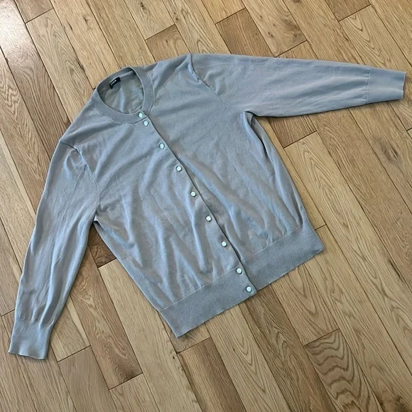 🔥 J Crew cardigan beige tan white button, used but good shape. Size tag removed - Picture 1 of 6